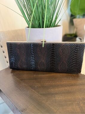 Luxury patterned clutch